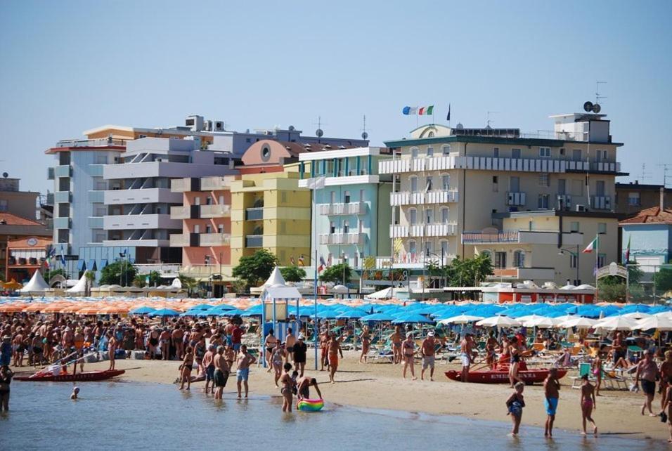 Hotel Titanus Bellaria – Igea Marina Kültér fotó